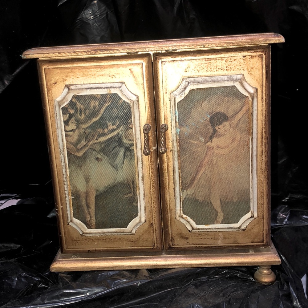 Vintage jewelry music box